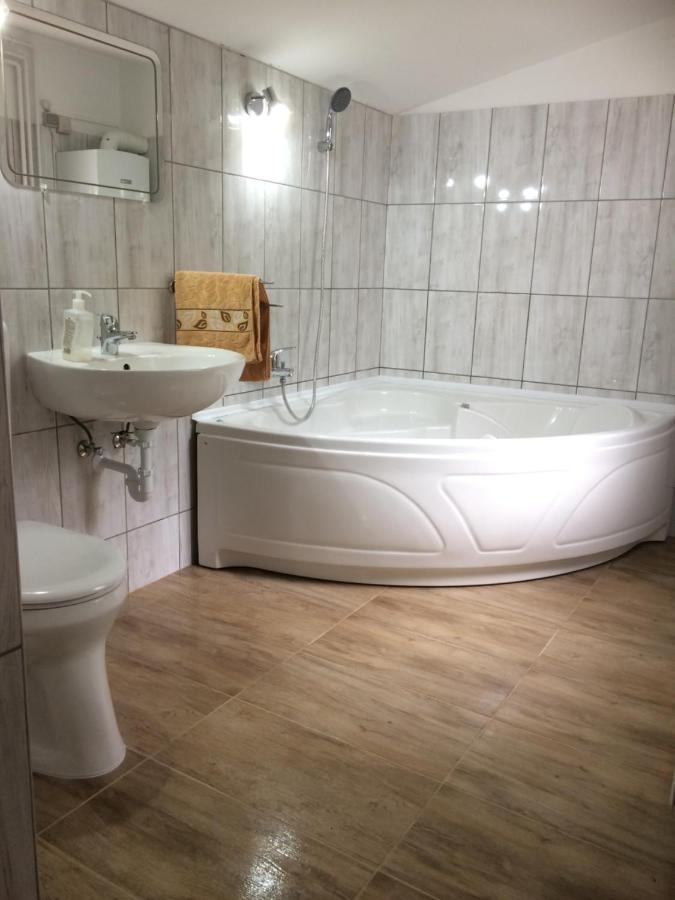 Gadoros Vendeghaz Hotel เอ็กแกร์ซาโลก ภายนอก รูปภาพ