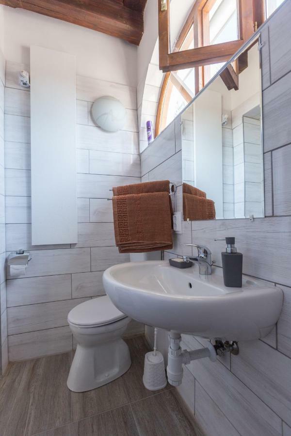 Gadoros Vendeghaz Hotel เอ็กแกร์ซาโลก ภายนอก รูปภาพ